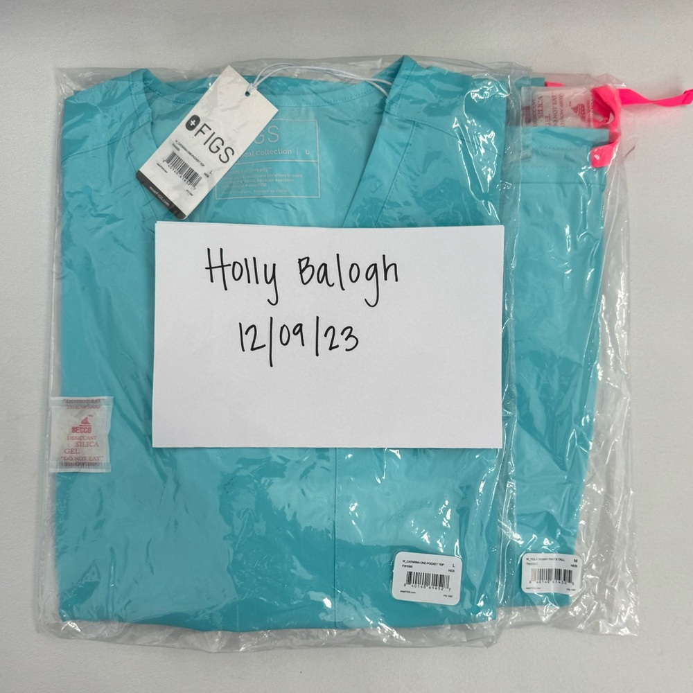 New FIGS neon blue set